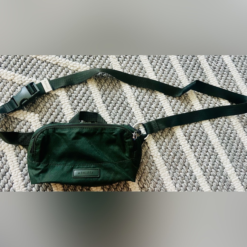 ATHLETA crossbody bag, like new!